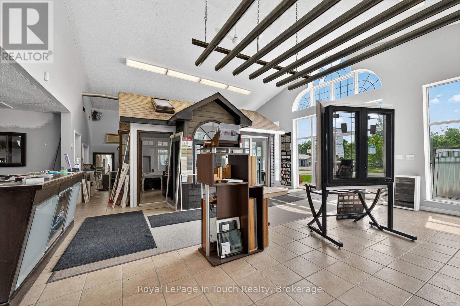 760 Balm Beach Road E, Midland, Ontario  L4R 4K4 - Photo 6 - S12240068
