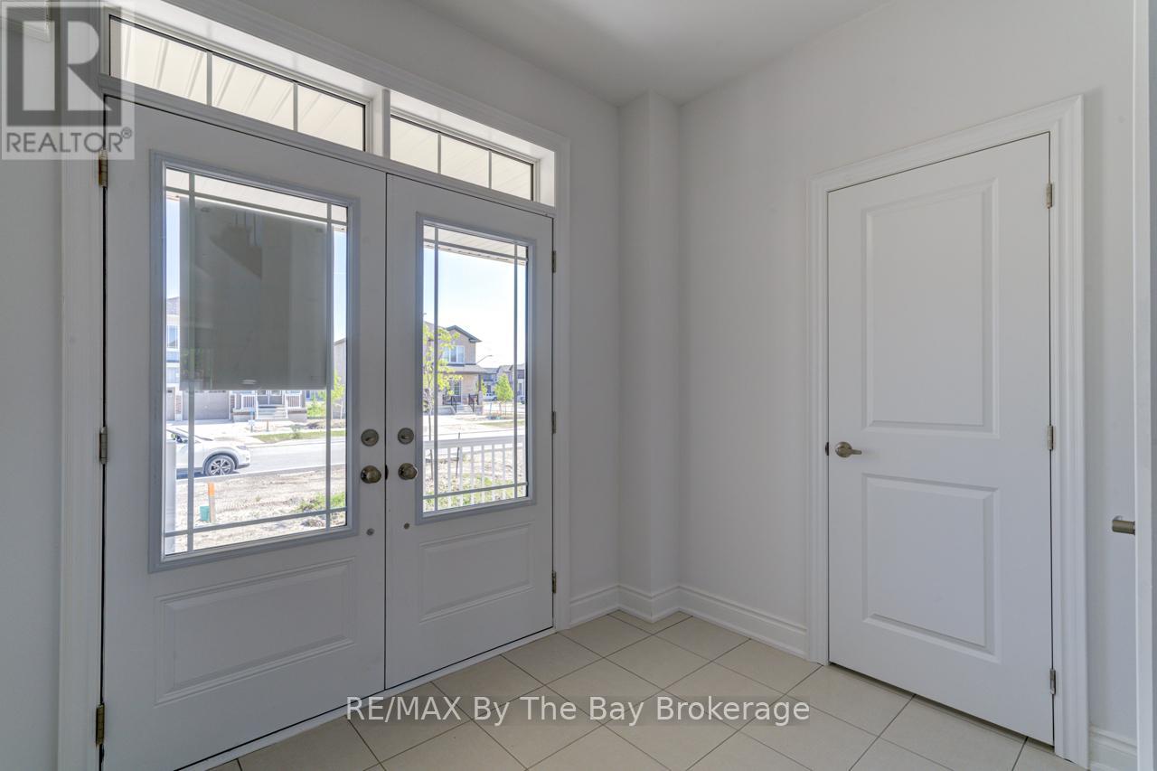 16 Misty Ridge Road, Wasaga Beach, Ontario  L9Z 0R8 - Photo 5 - S12240331