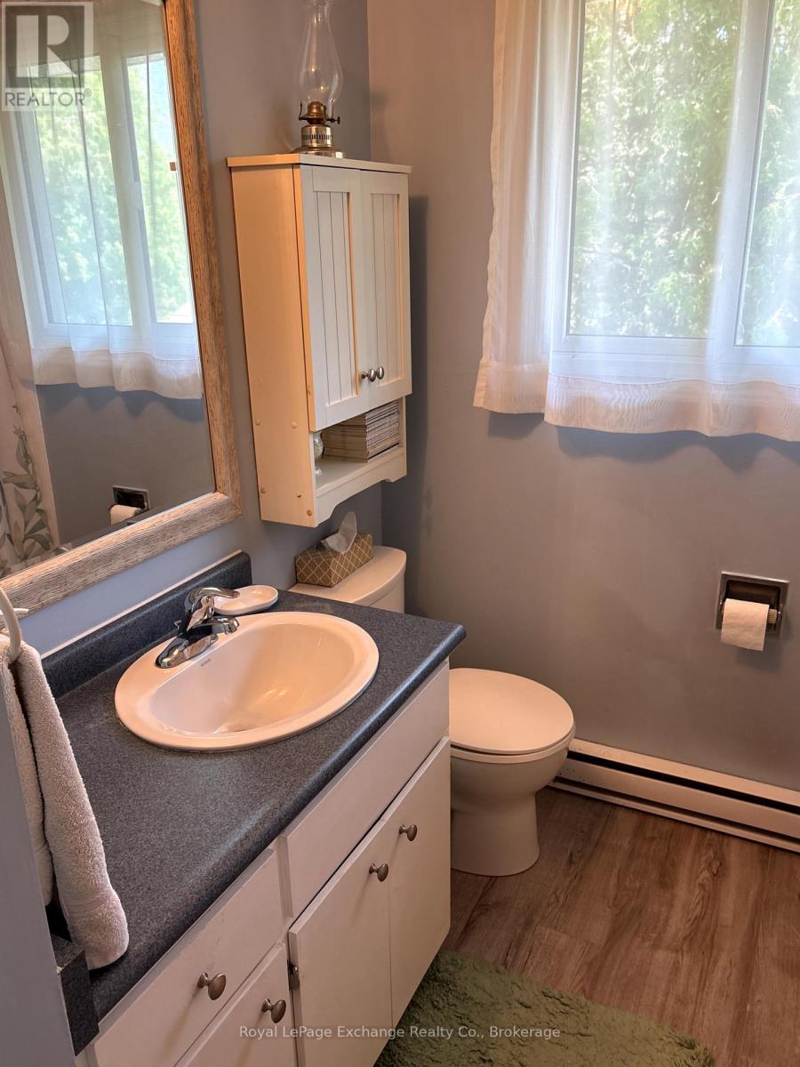 105 Menomini Road, Huron-Kinloss, Ontario  N2Z 2X3 - Photo 20 - X12240008