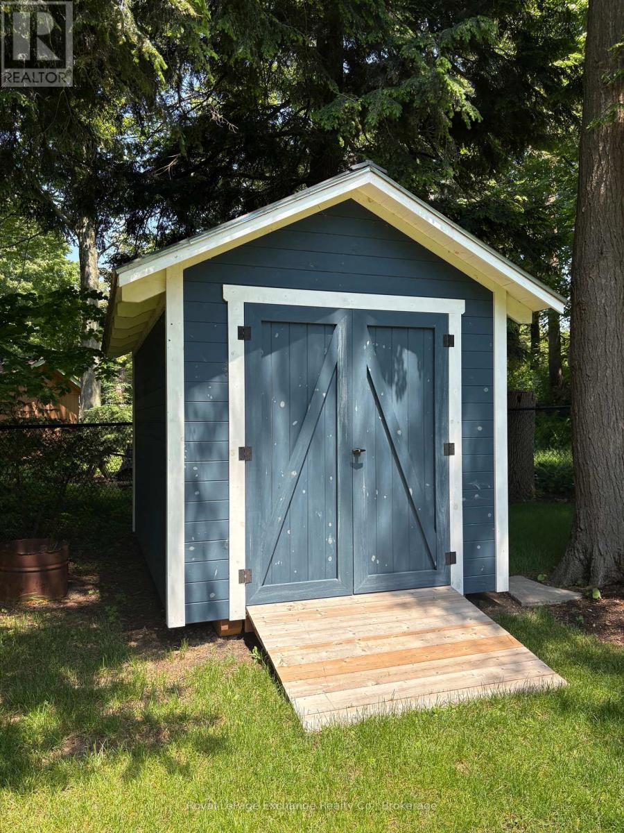 105 Menomini Road, Huron-Kinloss, Ontario  N2Z 2X3 - Photo 35 - X12240008