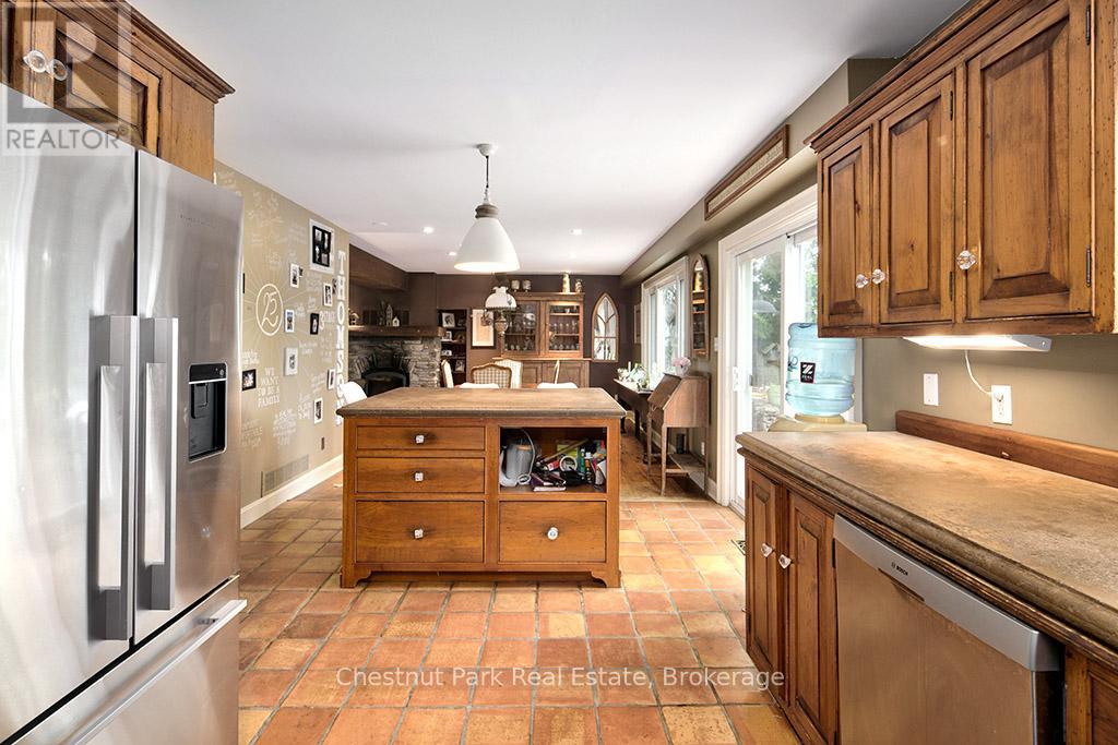 114 Clark Street, Blue Mountains, Ontario  N0H 1J0 - Photo 15 - X12240136