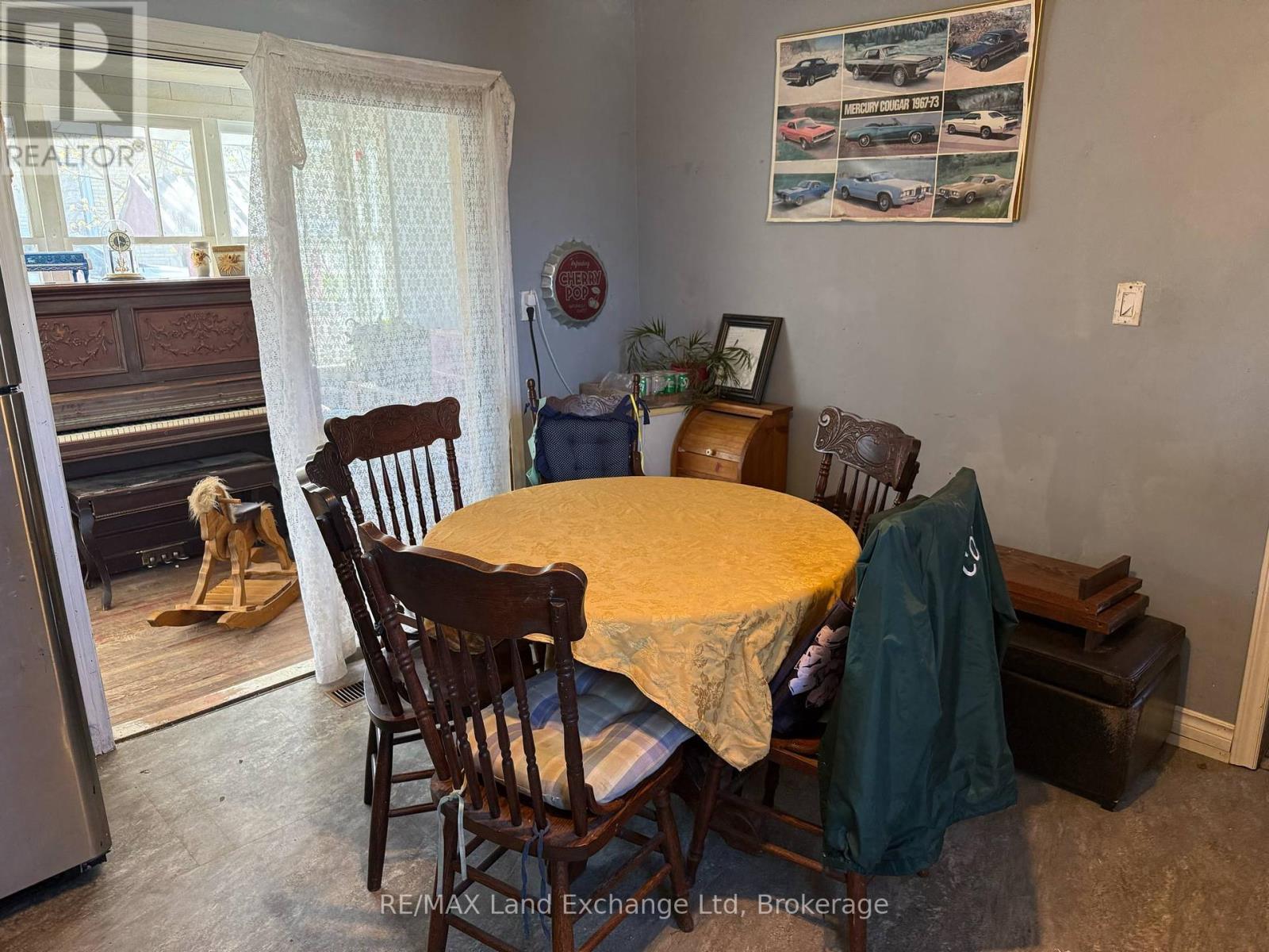 365 Minnie Street, North Huron, Ontario  N0G 2W0 - Photo 11 - X12240198