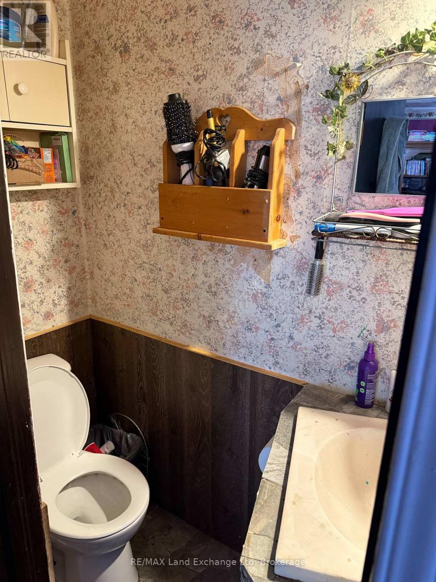 365 Minnie Street, North Huron, Ontario  N0G 2W0 - Photo 13 - X12240198