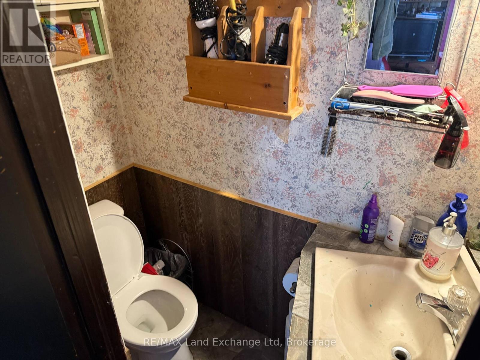365 Minnie Street, North Huron, Ontario  N0G 2W0 - Photo 14 - X12240198
