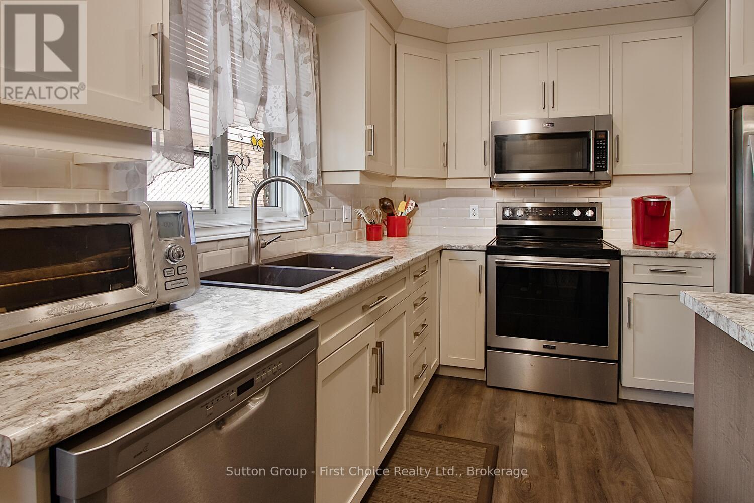595 Hibernia Street, Stratford, Ontario  N5A 7R6 - Photo 11 - X12240278