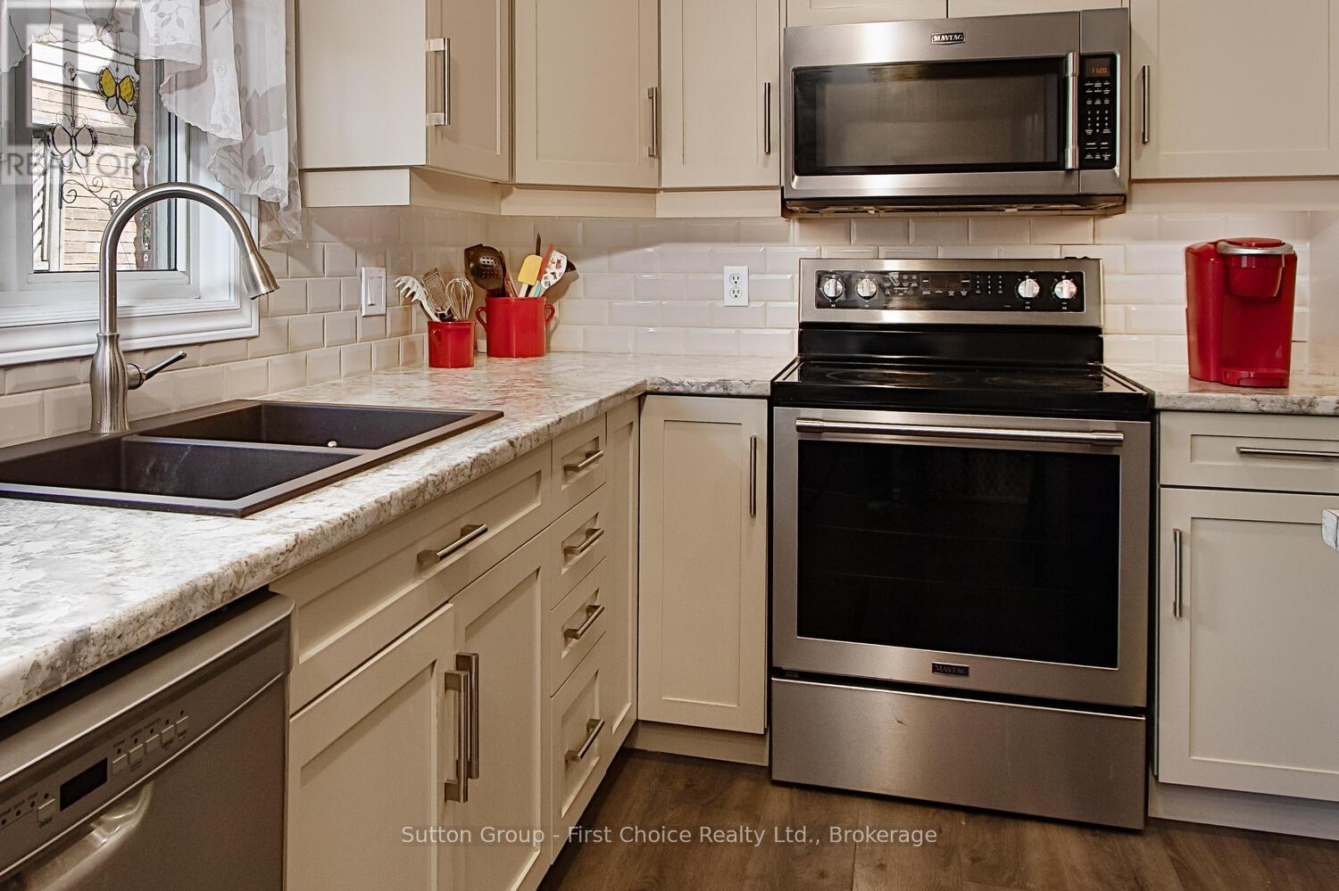 595 Hibernia Street, Stratford, Ontario  N5A 7R6 - Photo 15 - X12240278