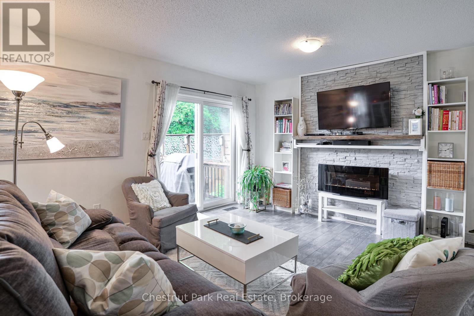 180 Pine Street, Gravenhurst, Ontario  P1P 1B1 - Photo 3 - X12240307
