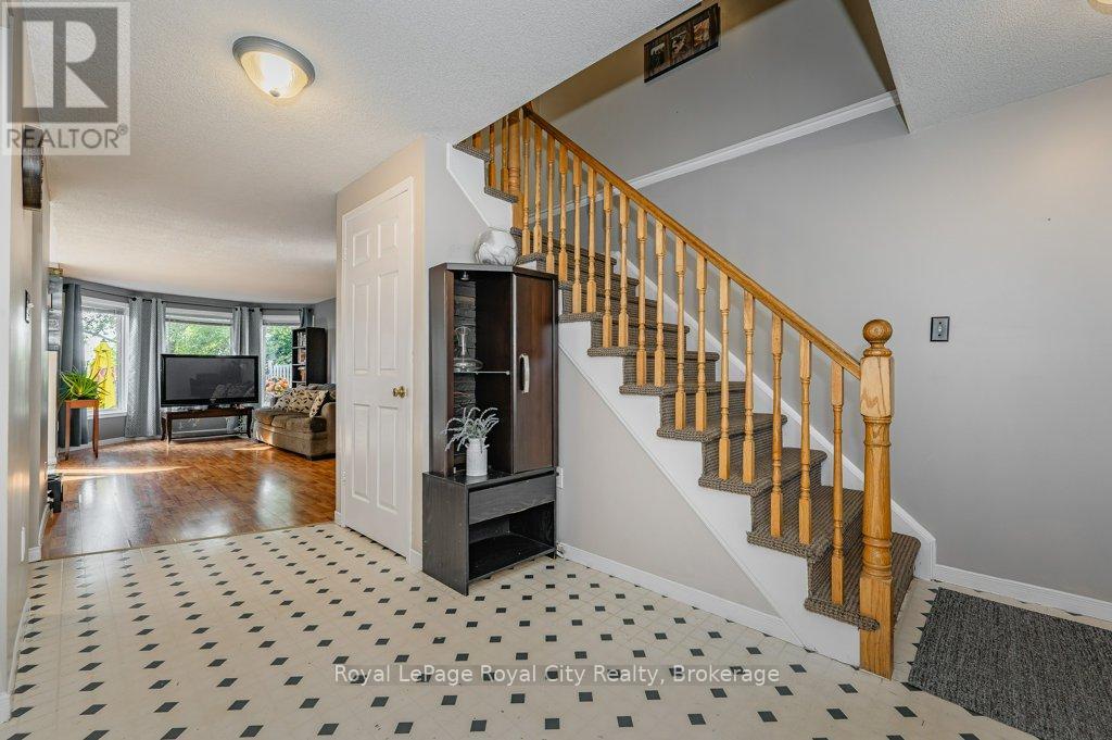 260 Tait Crescent, Centre Wellington, Ontario  N1M 3P7 - Photo 14 - X12240461