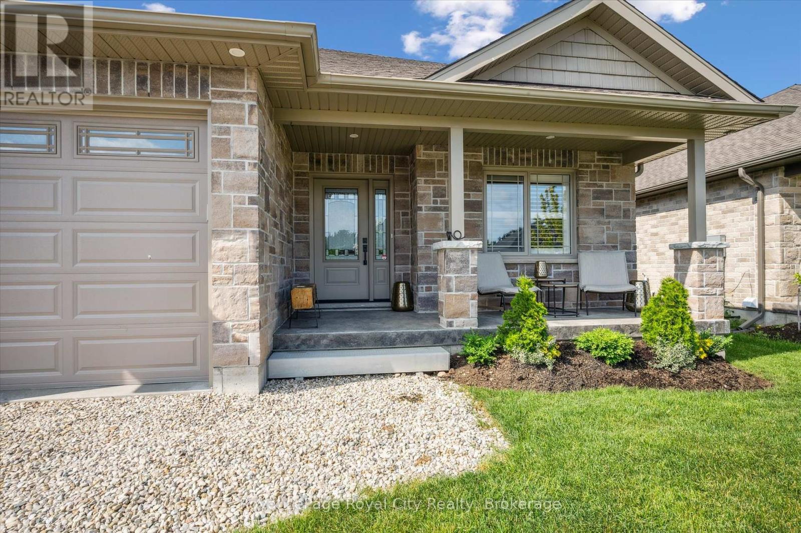 20 Winchester Crescent, North Perth, Ontario  N4W 0J8 - Photo 3 - X12240537