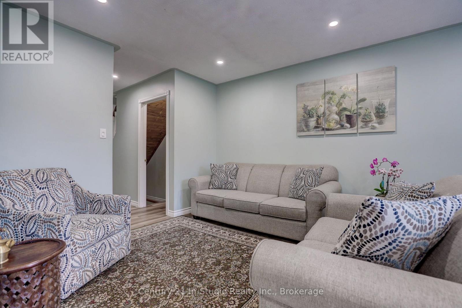 716 Mackendrick Drive, Kincardine, Ontario  N2Z 3A4 - Photo 11 - X12240590