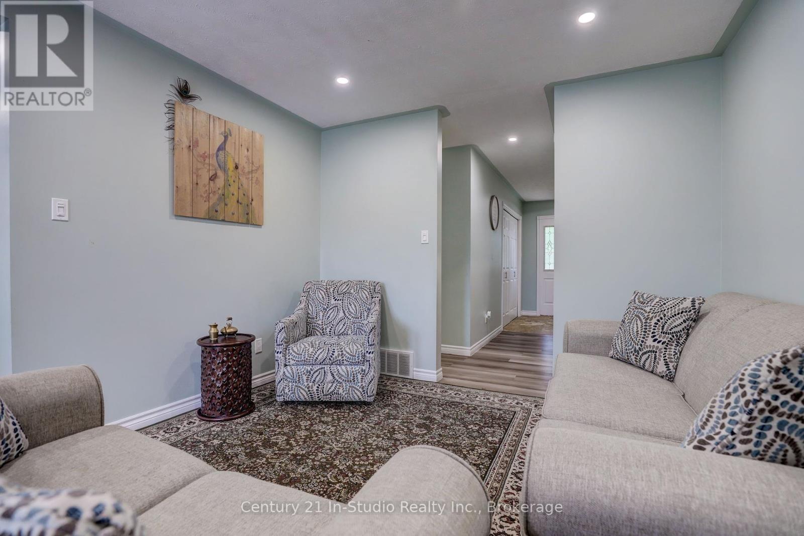 716 Mackendrick Drive, Kincardine, Ontario  N2Z 3A4 - Photo 12 - X12240590