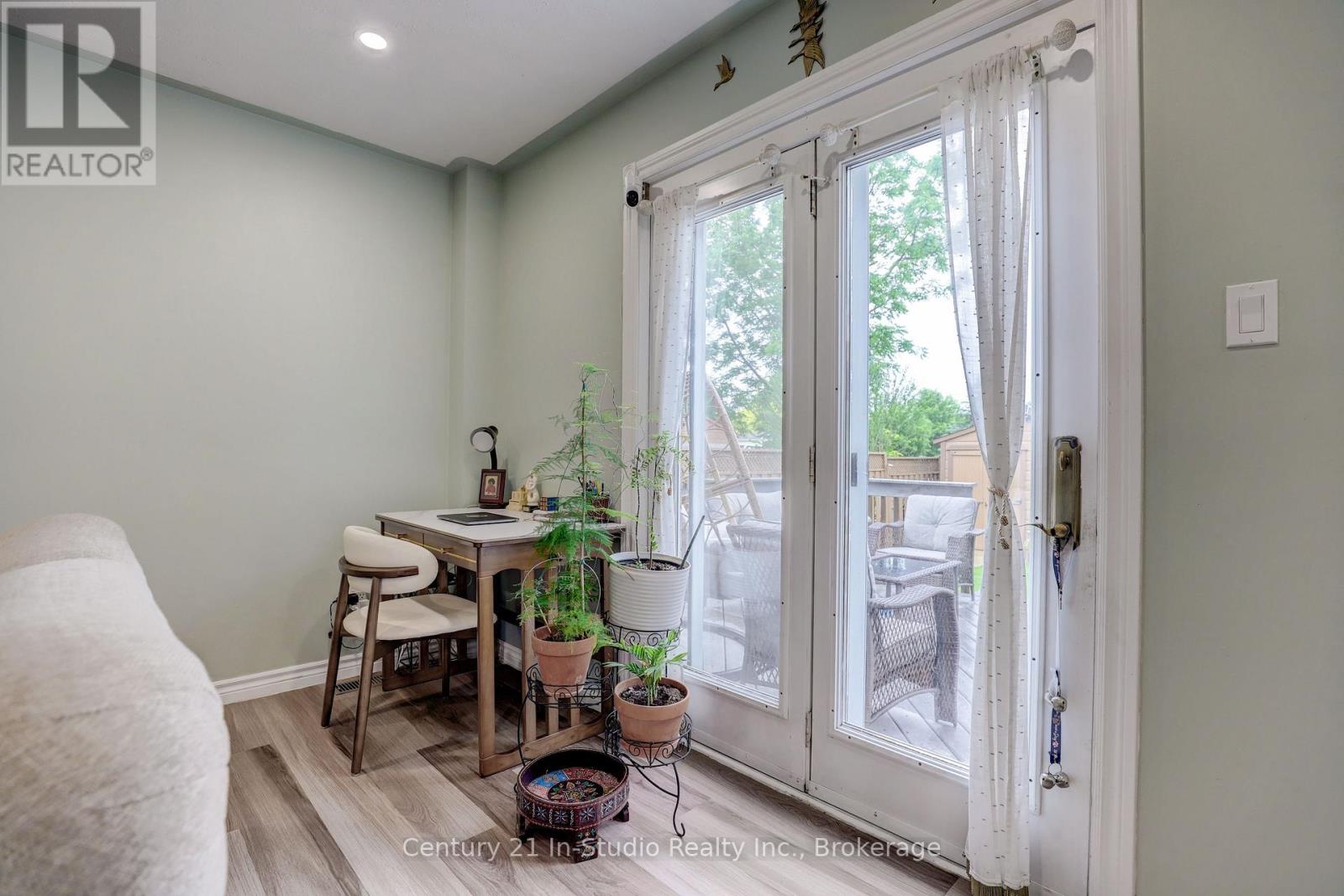 716 Mackendrick Drive, Kincardine, Ontario  N2Z 3A4 - Photo 13 - X12240590