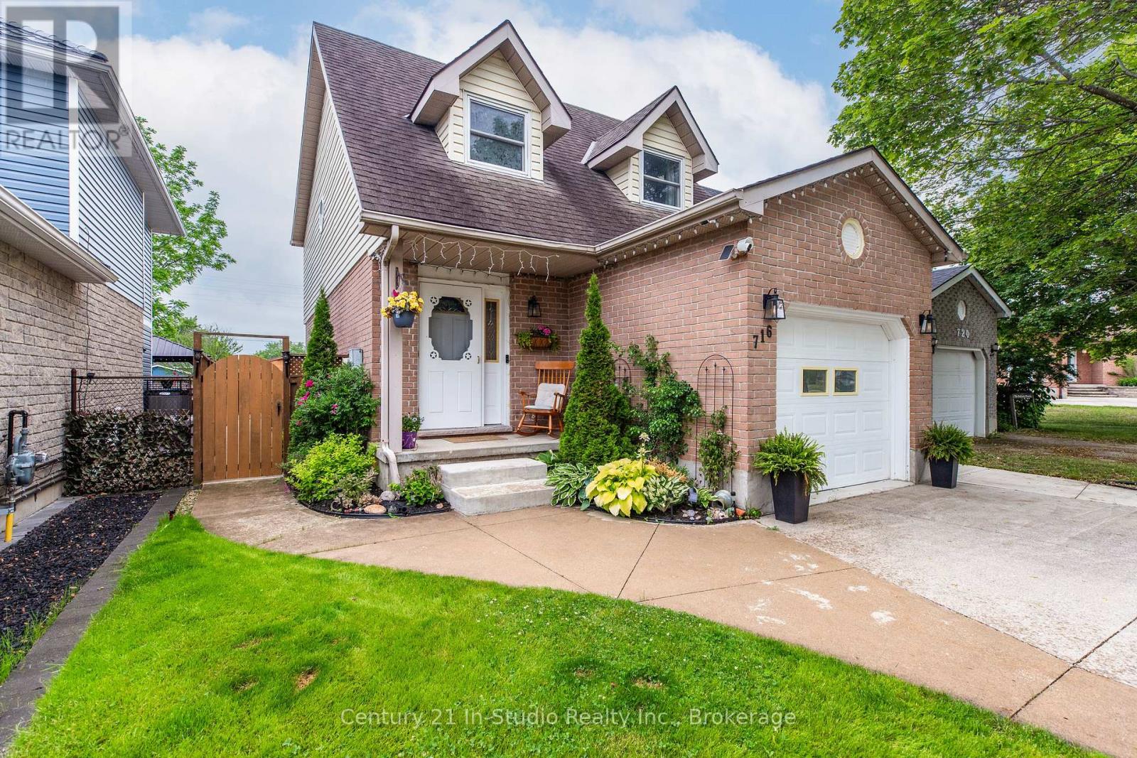 716 Mackendrick Drive, Kincardine, Ontario  N2Z 3A4 - Photo 2 - X12240590