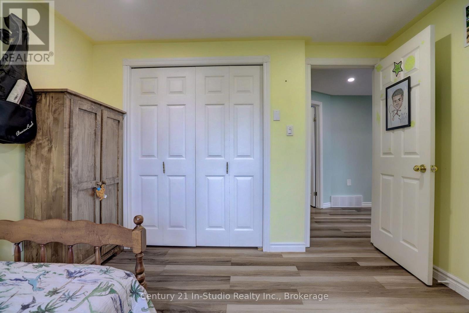 716 Mackendrick Drive, Kincardine, Ontario  N2Z 3A4 - Photo 21 - X12240590