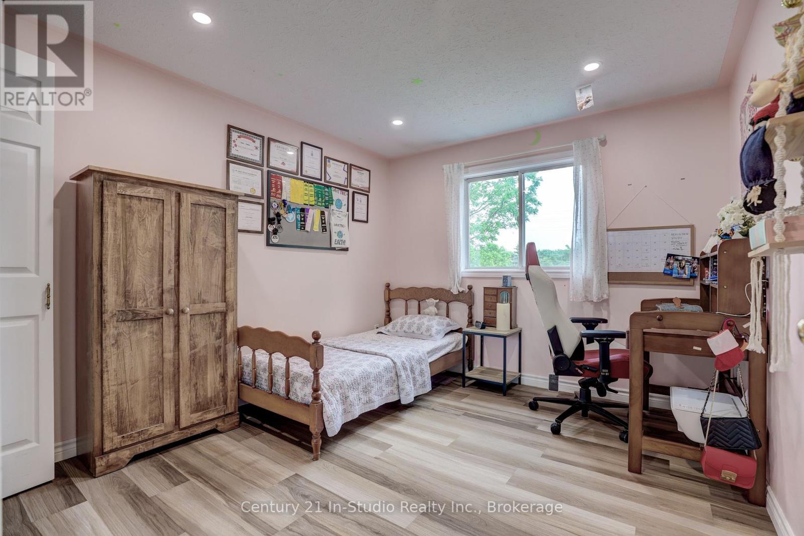 716 Mackendrick Drive, Kincardine, Ontario  N2Z 3A4 - Photo 22 - X12240590
