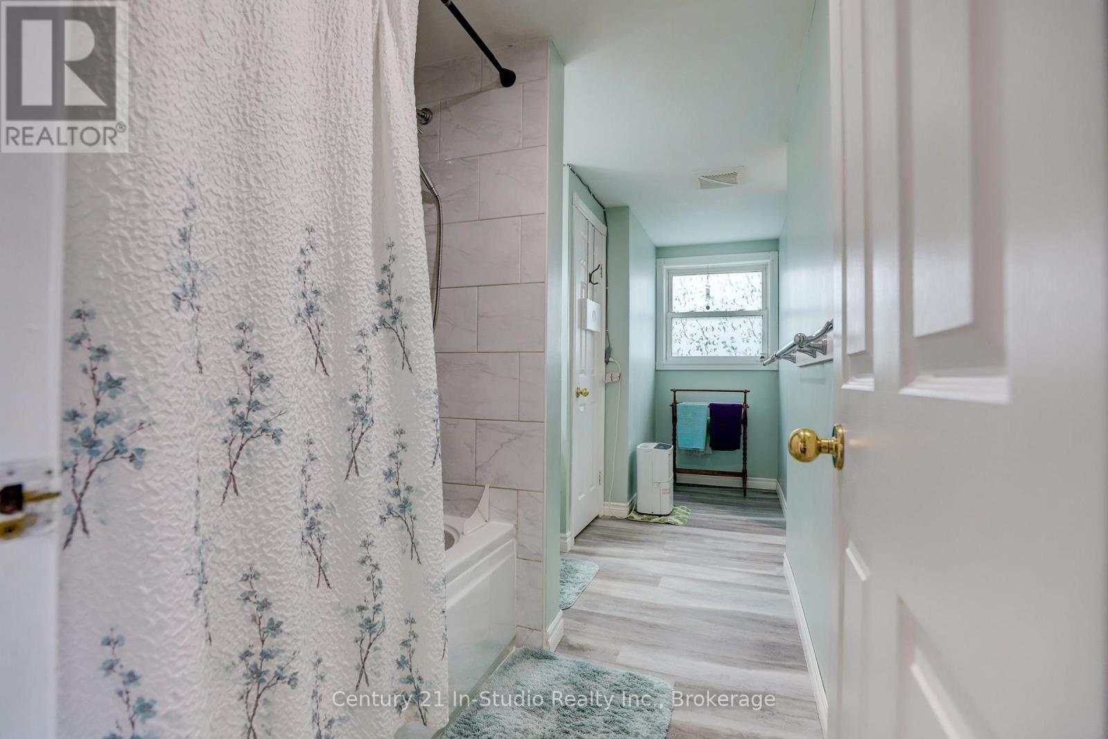 716 Mackendrick Drive, Kincardine, Ontario  N2Z 3A4 - Photo 23 - X12240590