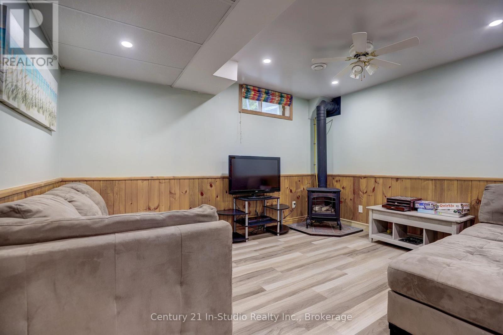 716 Mackendrick Drive, Kincardine, Ontario  N2Z 3A4 - Photo 25 - X12240590