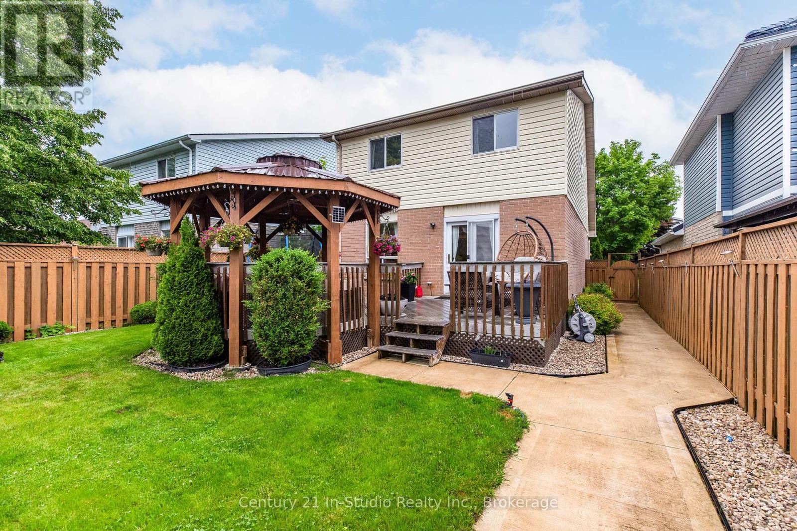 716 Mackendrick Drive, Kincardine, Ontario  N2Z 3A4 - Photo 4 - X12240590
