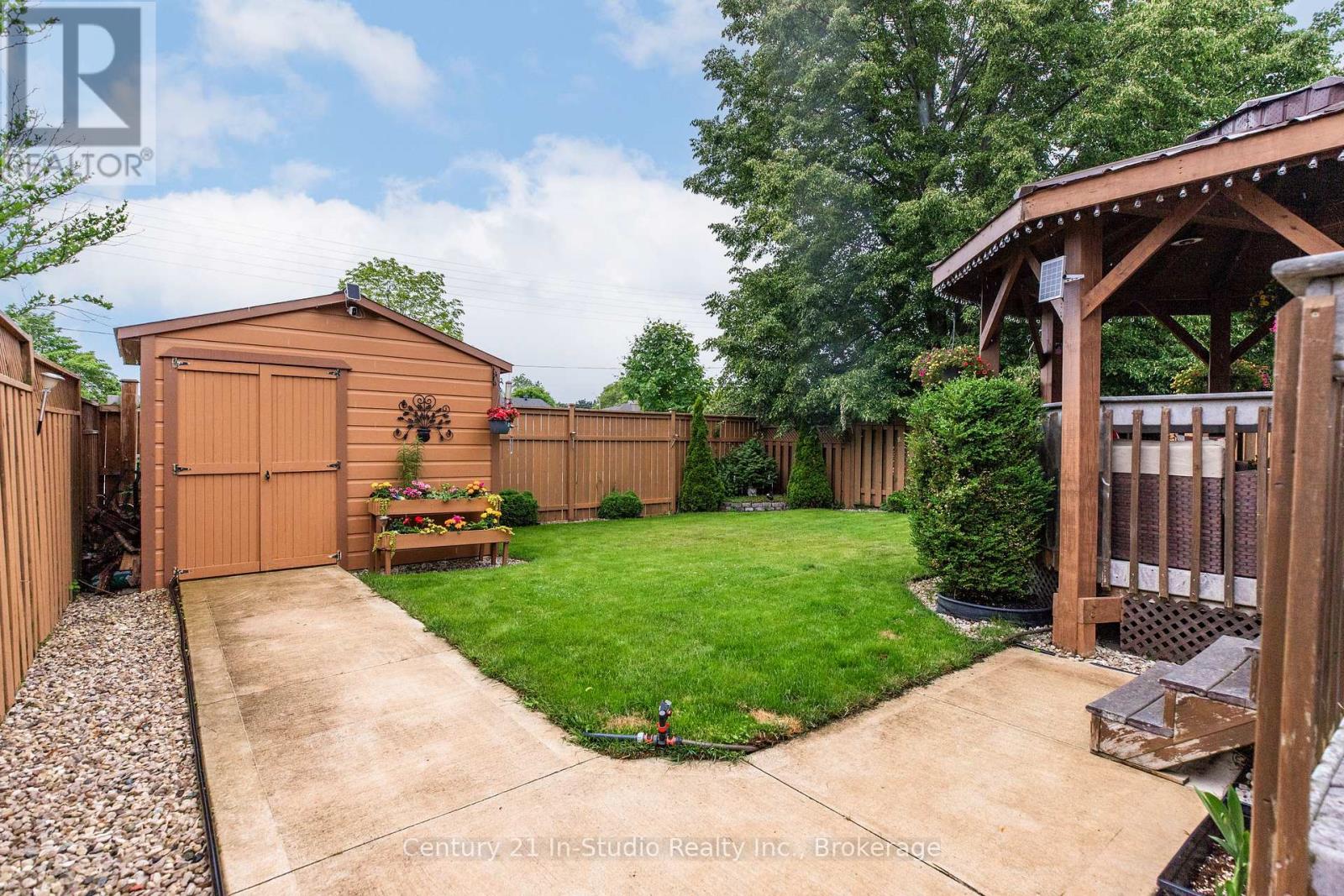 716 Mackendrick Drive, Kincardine, Ontario  N2Z 3A4 - Photo 5 - X12240590