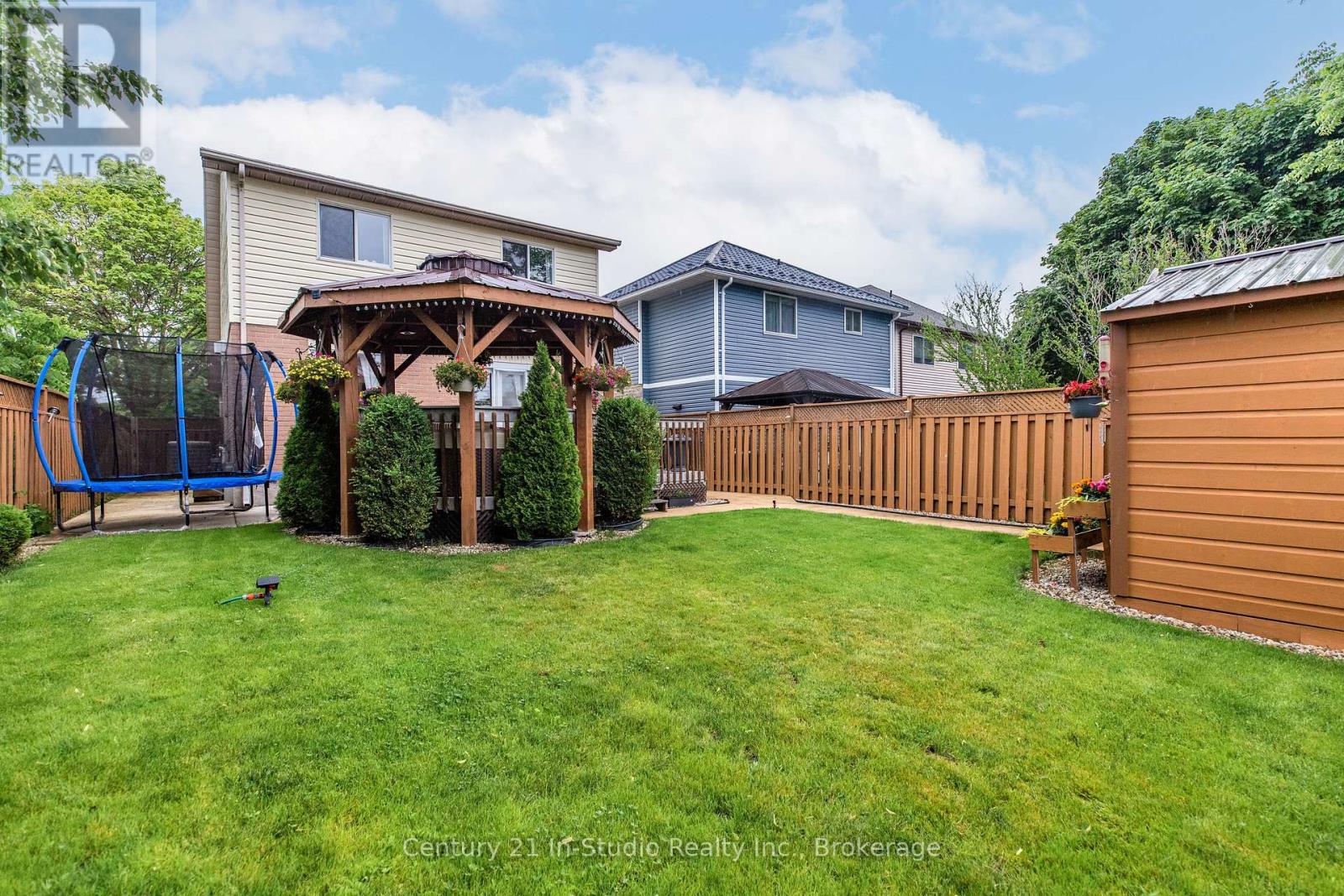 716 Mackendrick Drive, Kincardine, Ontario  N2Z 3A4 - Photo 6 - X12240590
