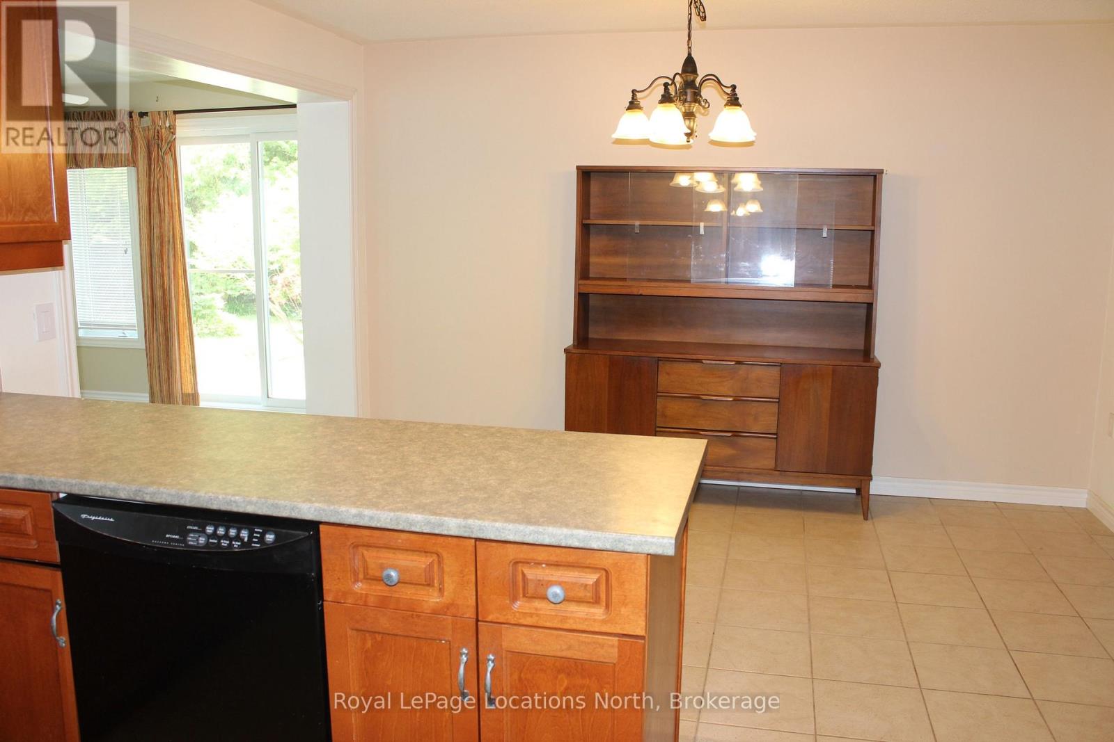 9 Pennsylvania Avenue, Wasaga Beach, Ontario  L9Z 3A8 - Photo 15 - S12240745