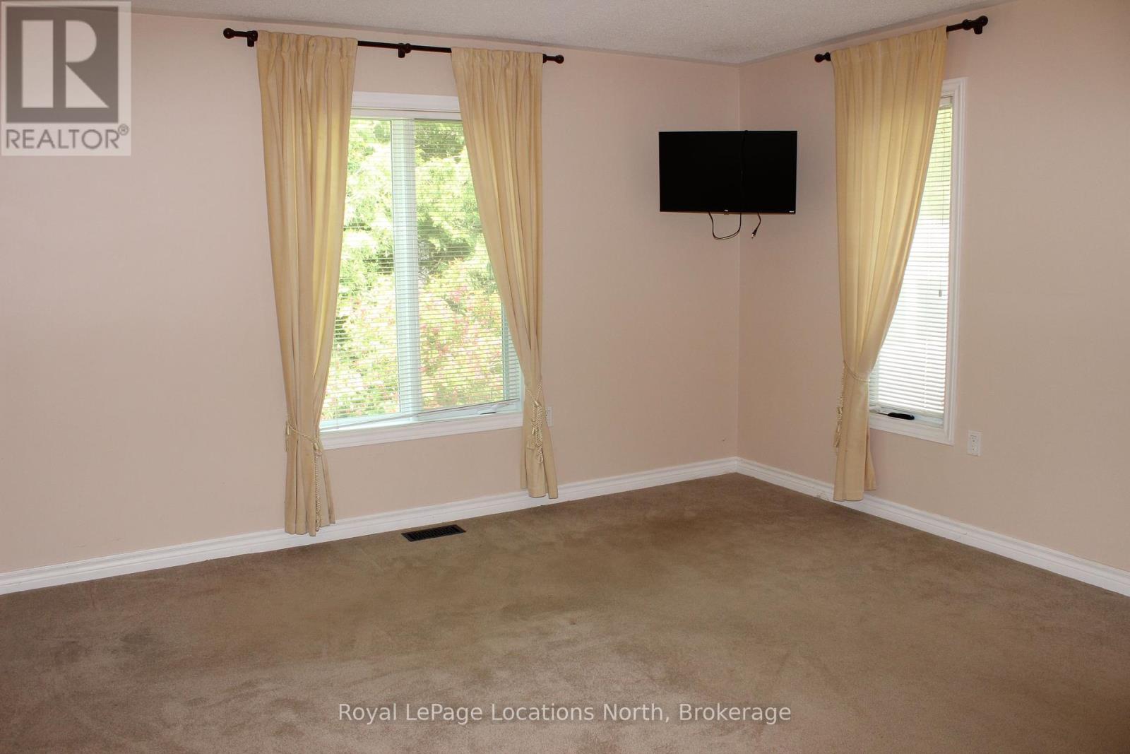 9 Pennsylvania Avenue, Wasaga Beach, Ontario  L9Z 3A8 - Photo 21 - S12240745