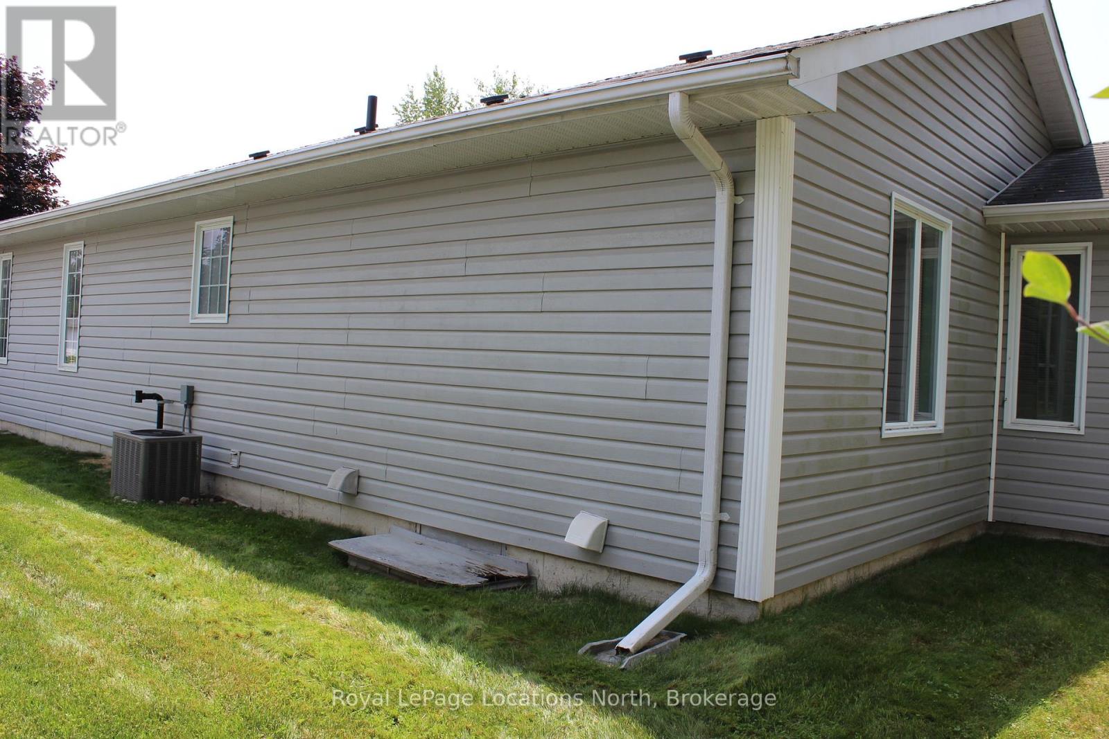 9 Pennsylvania Avenue, Wasaga Beach, Ontario  L9Z 3A8 - Photo 46 - S12240745