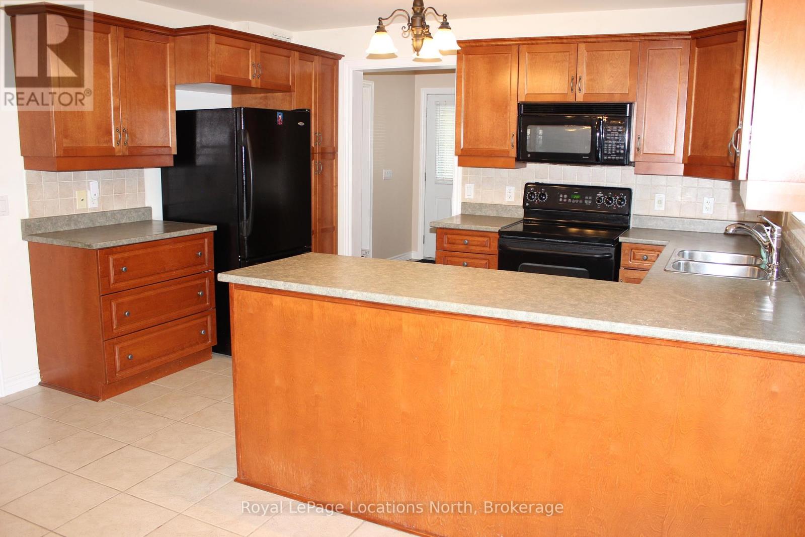 9 Pennsylvania Avenue, Wasaga Beach, Ontario  L9Z 3A8 - Photo 8 - S12240745