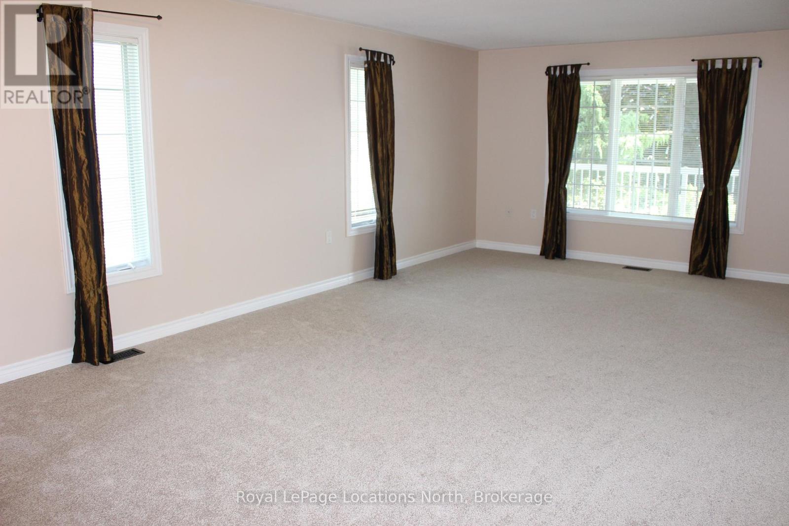 9 Pennsylvania Avenue, Wasaga Beach, Ontario  L9Z 3A8 - Photo 9 - S12240745