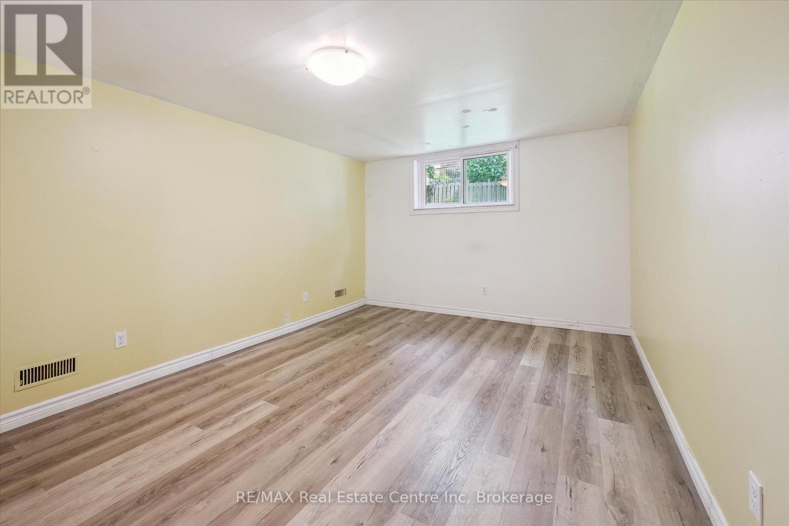 407 Ironwood Road, Guelph, Ontario  N1G 3R2 - Photo 19 - X12240704