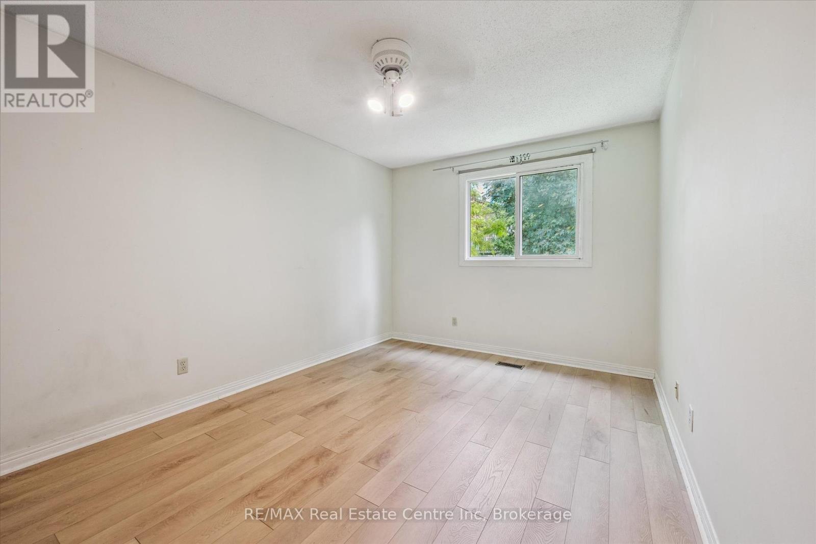 407 Ironwood Road, Guelph, Ontario  N1G 3R2 - Photo 8 - X12240704