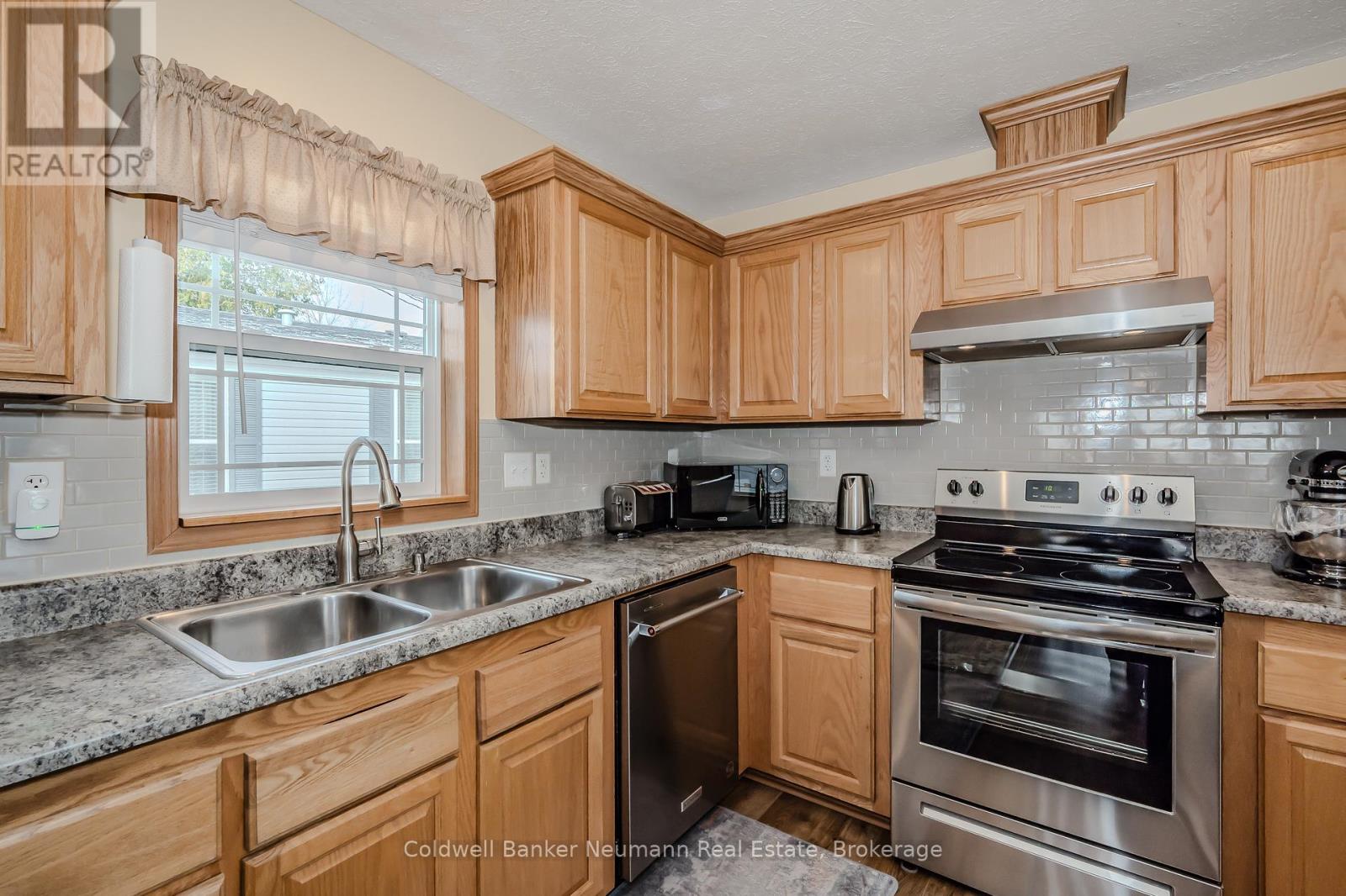 41 Cedarbush Crescent, Puslinch, Ontario  N0B 2J0 - Photo 10 - X12240844