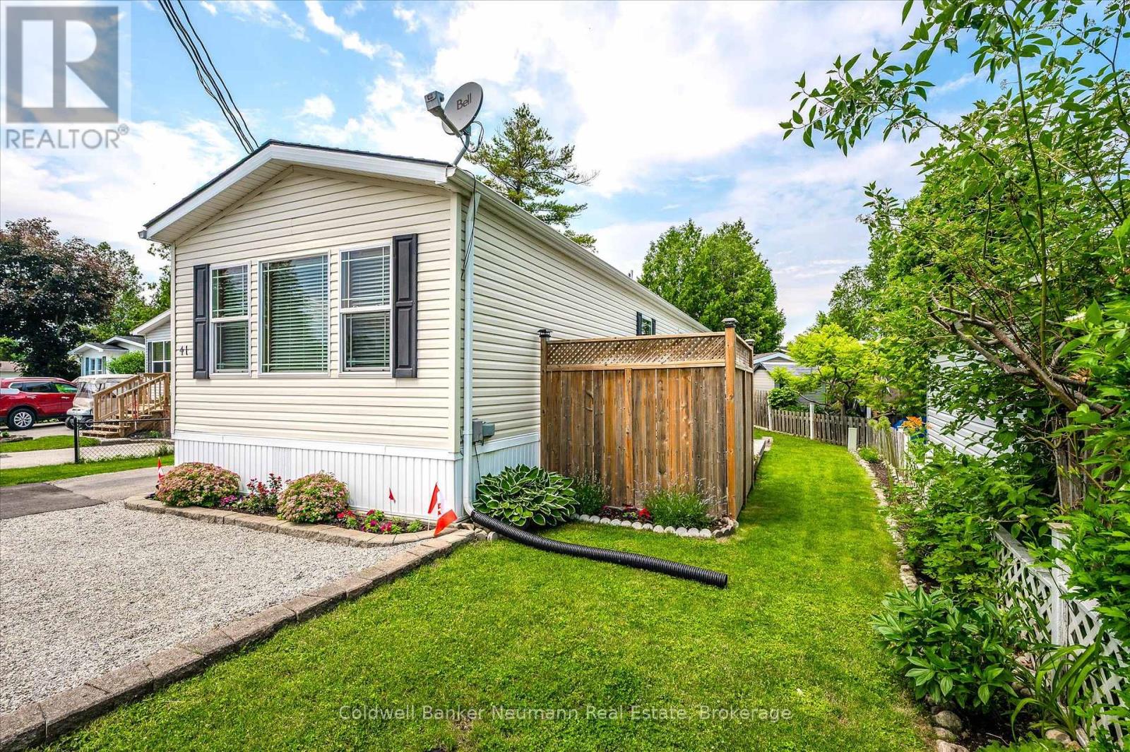 41 Cedarbush Crescent, Puslinch, Ontario  N0B 2J0 - Photo 2 - X12240844