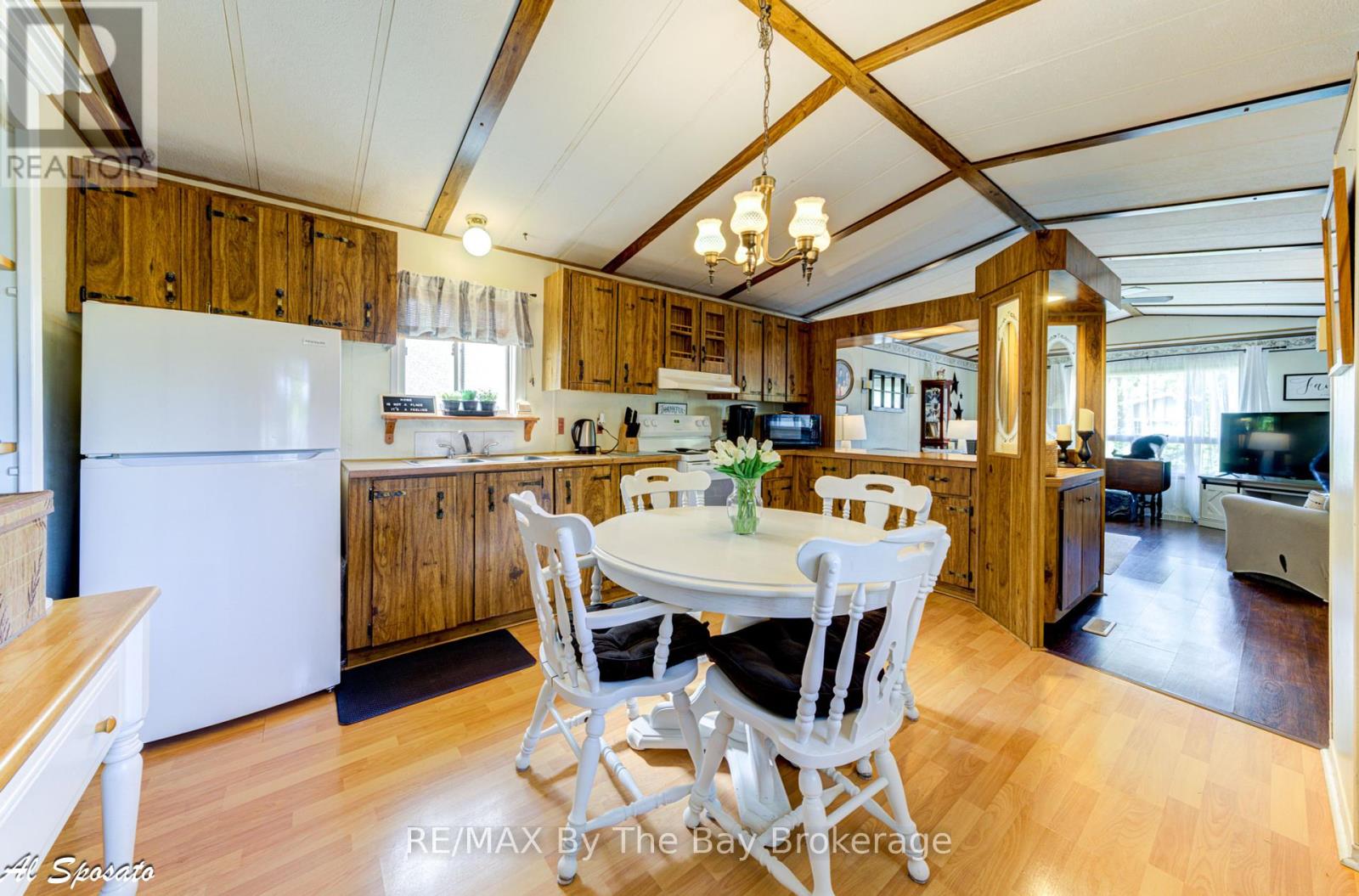 76 Georgian Glen Drive, Wasaga Beach, Ontario  L9Z 1K7 - Photo 15 - S12240980