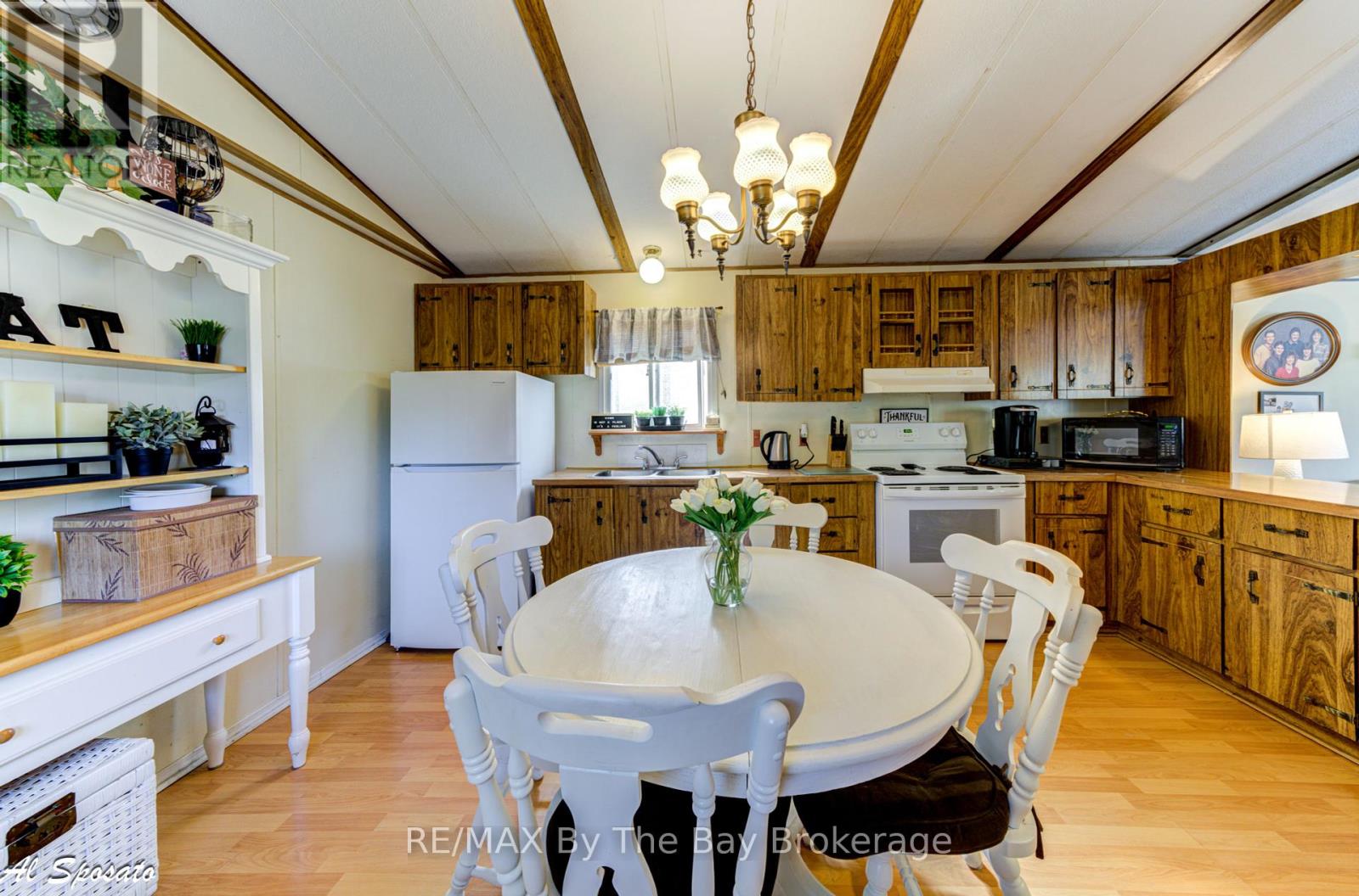 76 Georgian Glen Drive, Wasaga Beach, Ontario  L9Z 1K7 - Photo 16 - S12240980