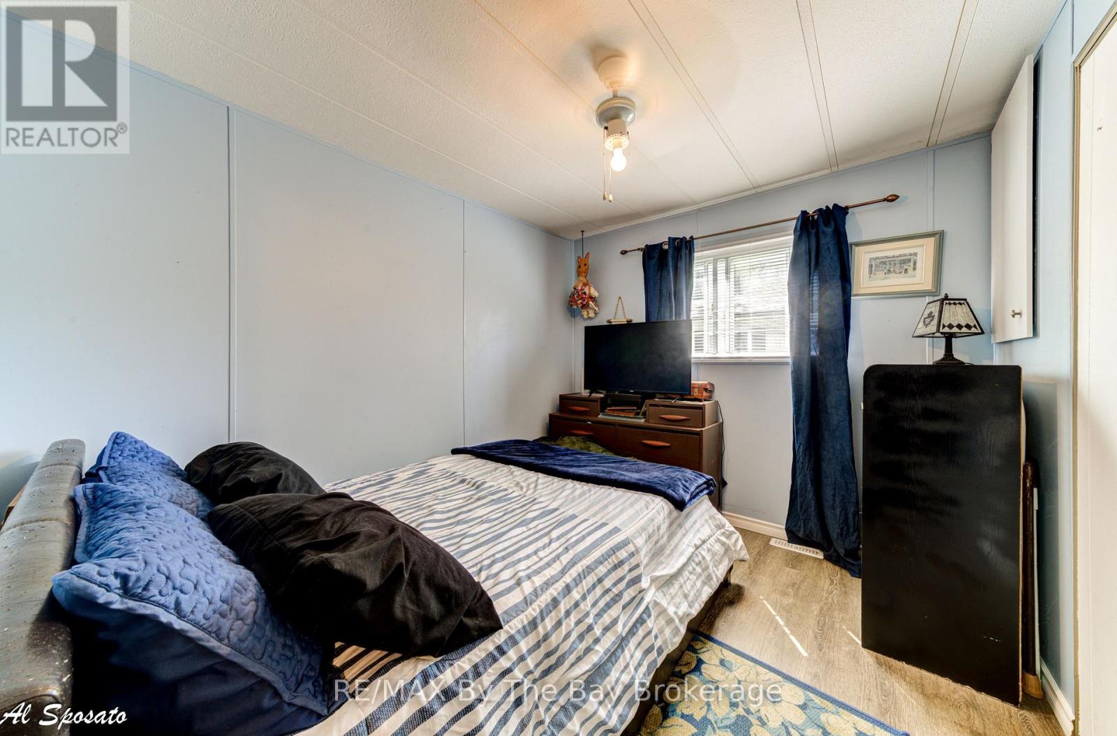 76 Georgian Glen Drive, Wasaga Beach, Ontario  L9Z 1K7 - Photo 26 - S12240980