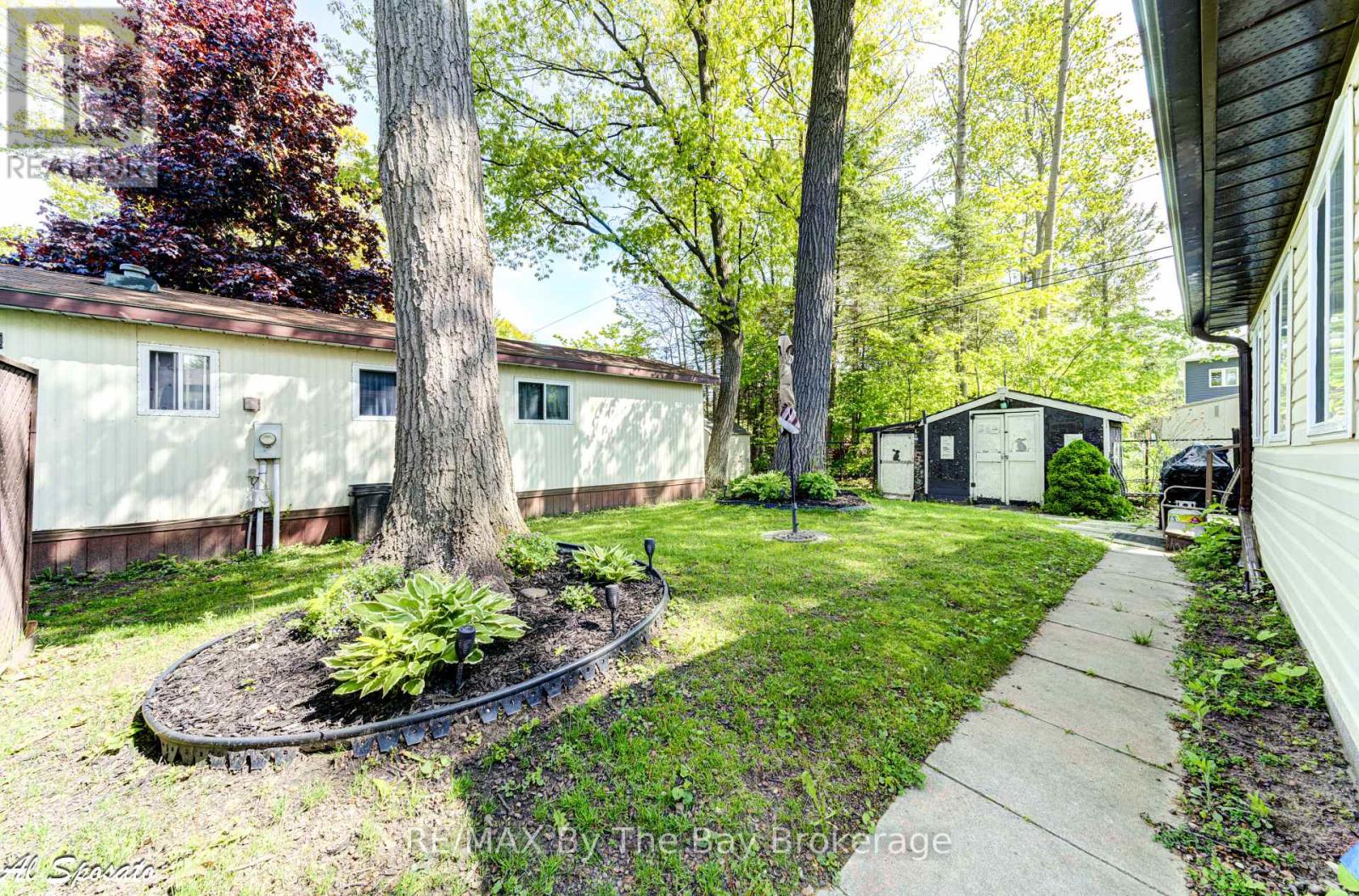 76 Georgian Glen Drive, Wasaga Beach, Ontario  L9Z 1K7 - Photo 32 - S12240980