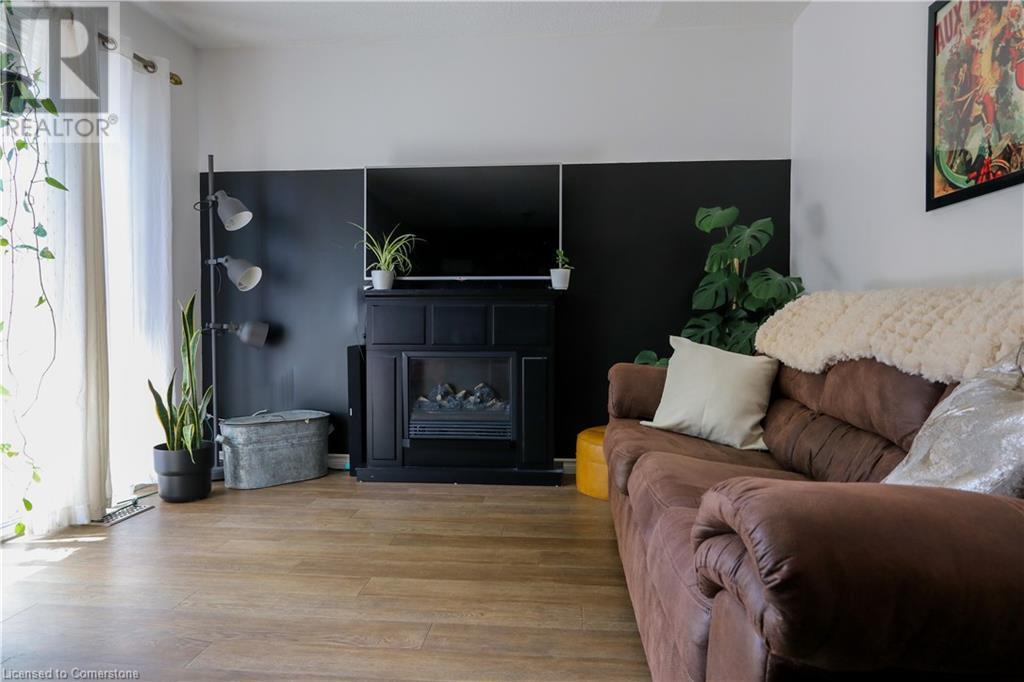 423 Keats Way Unit# 1, Waterloo, Ontario  N2L 5S7 - Photo 4 - 40744062