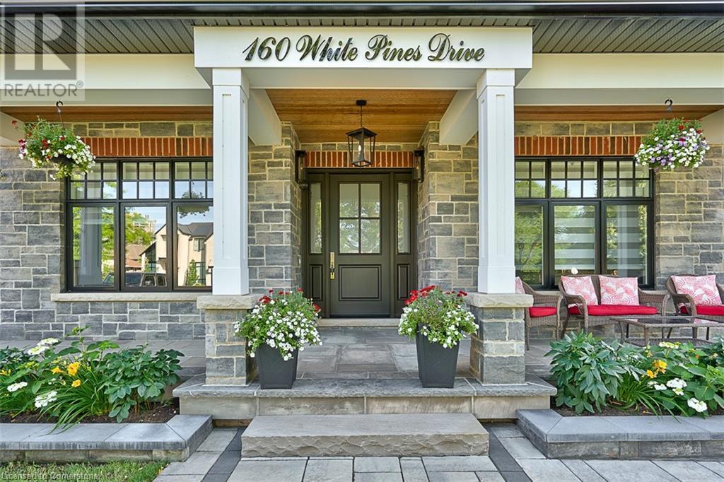 160 White Pines Drive, Burlington, Ontario  L7L 4E4 - Photo 3 - 40743968