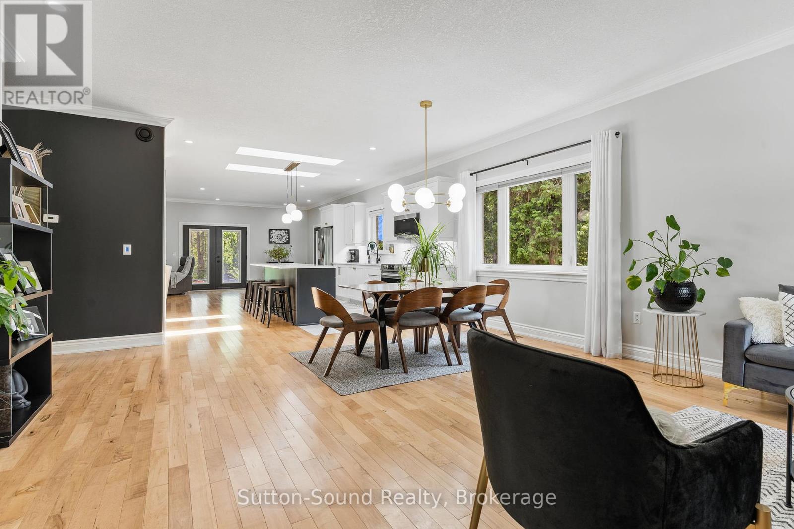 170 Lakeshore Road, Georgian Bluffs, Ontario  N0H 2T0 - Photo 11 - X12241272