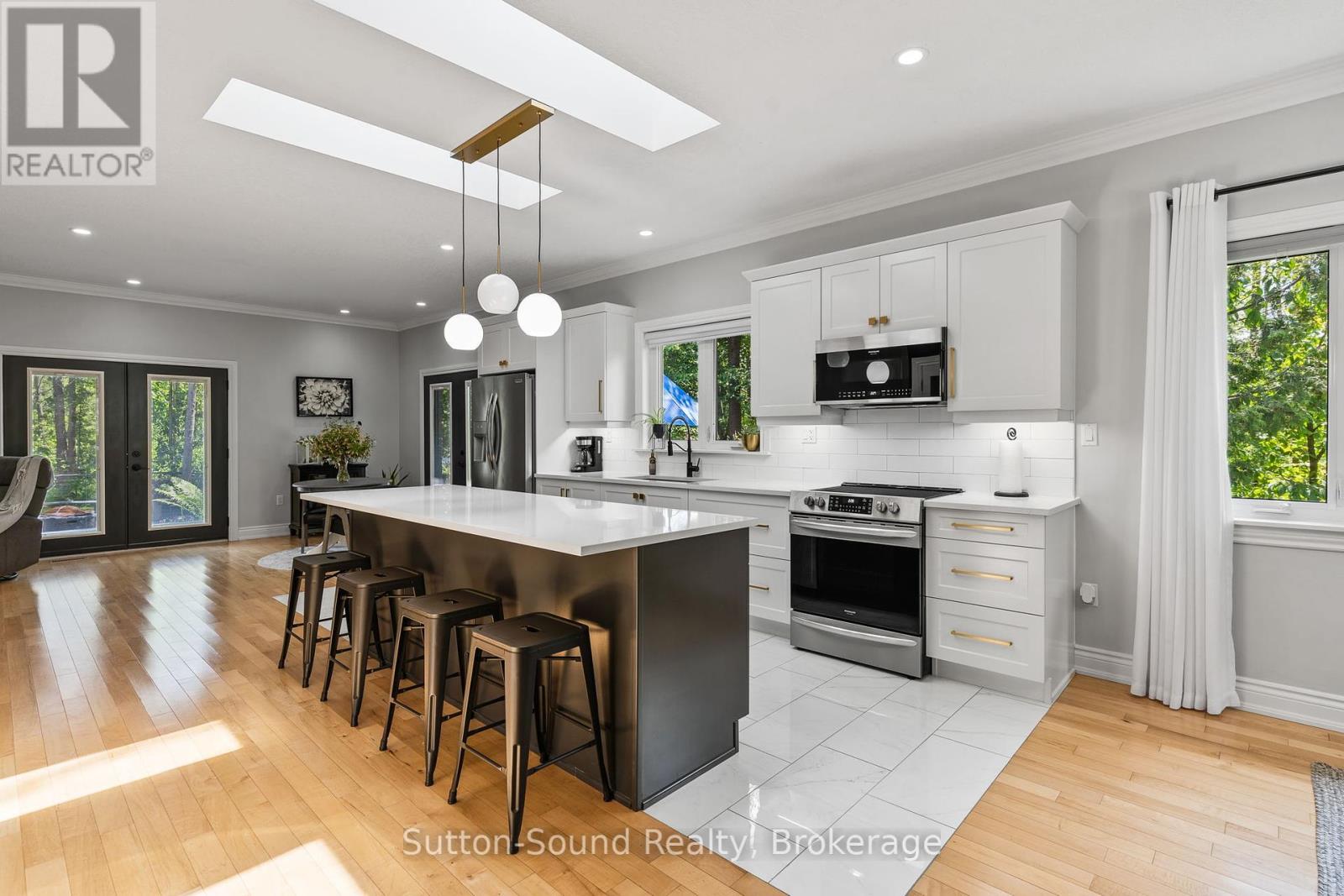 170 Lakeshore Road, Georgian Bluffs, Ontario  N0H 2T0 - Photo 15 - X12241272