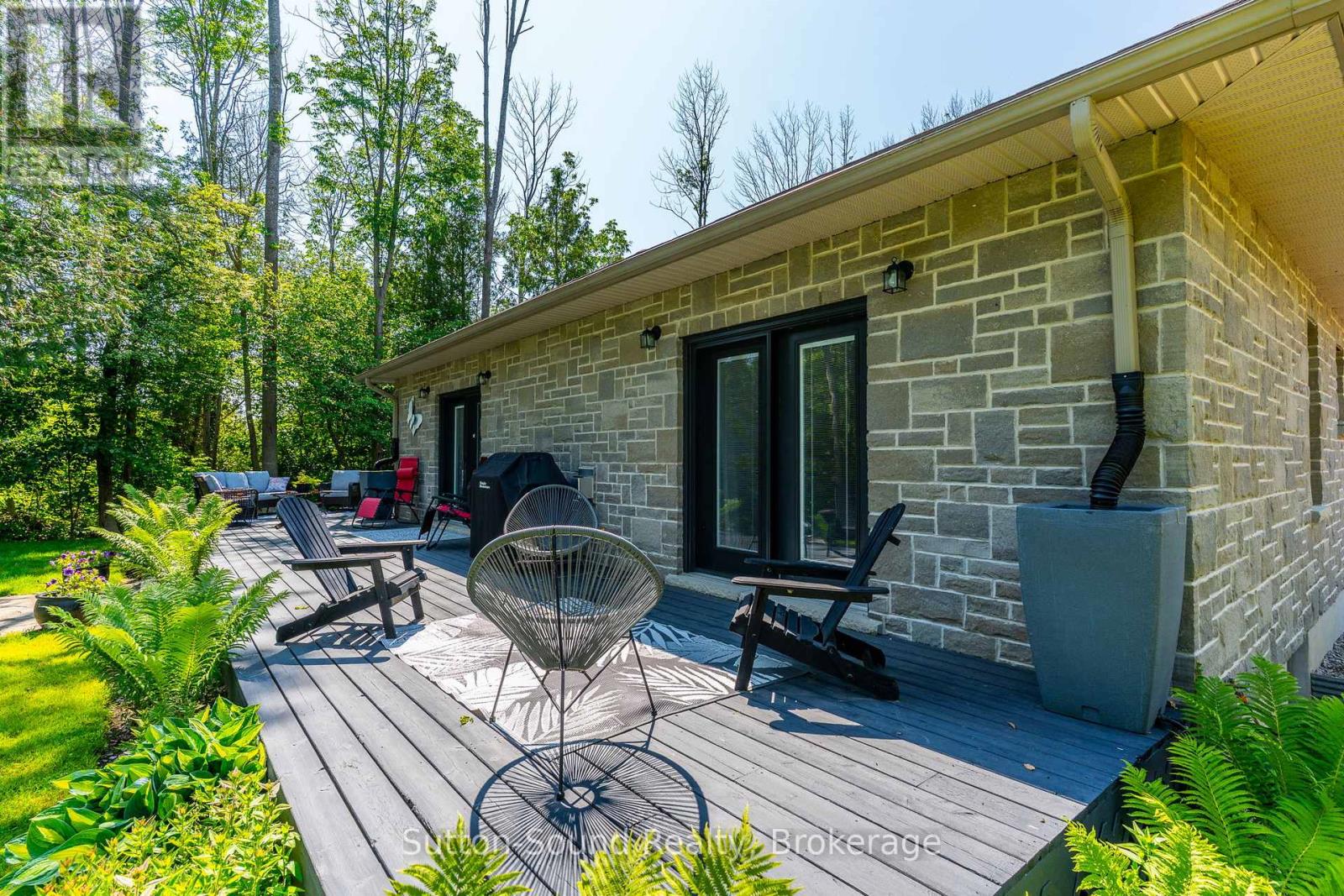 170 Lakeshore Road, Georgian Bluffs, Ontario  N0H 2T0 - Photo 37 - X12241272