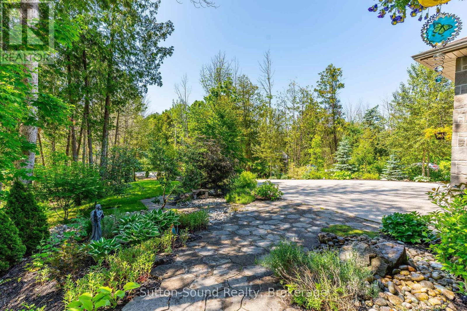 170 Lakeshore Road, Georgian Bluffs, Ontario  N0H 2T0 - Photo 6 - X12241272