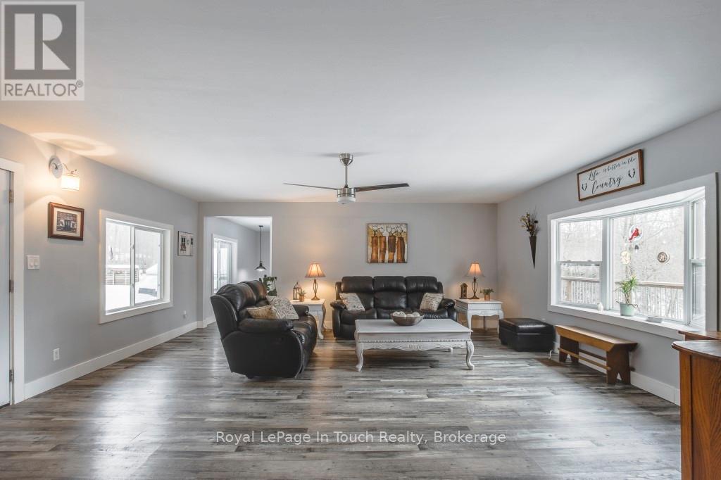 36 Meadows Avenue, Tay, Ontario  L0K 2C0 - Photo 10 - S12241321
