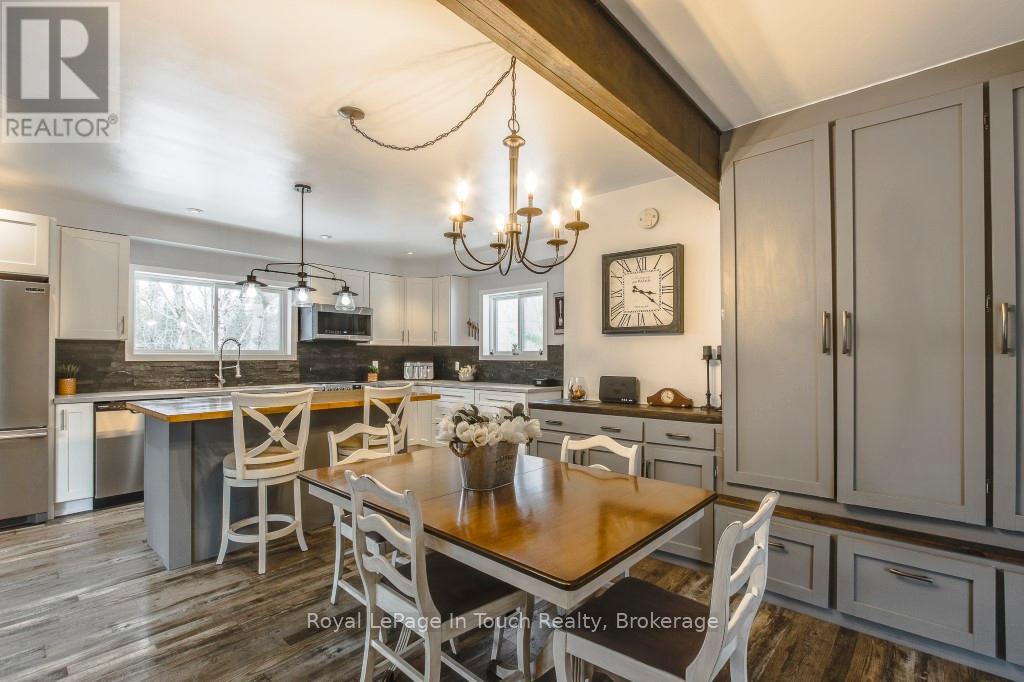 36 Meadows Avenue, Tay, Ontario  L0K 2C0 - Photo 13 - S12241321