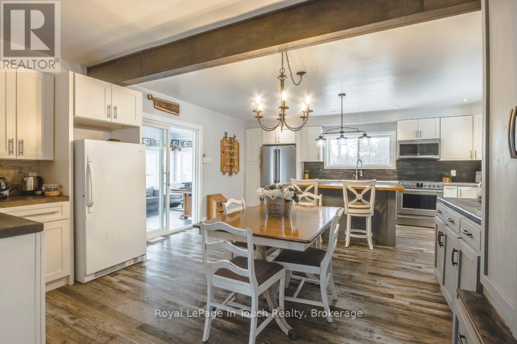 36 Meadows Avenue, Tay, Ontario  L0K 2C0 - Photo 15 - S12241321