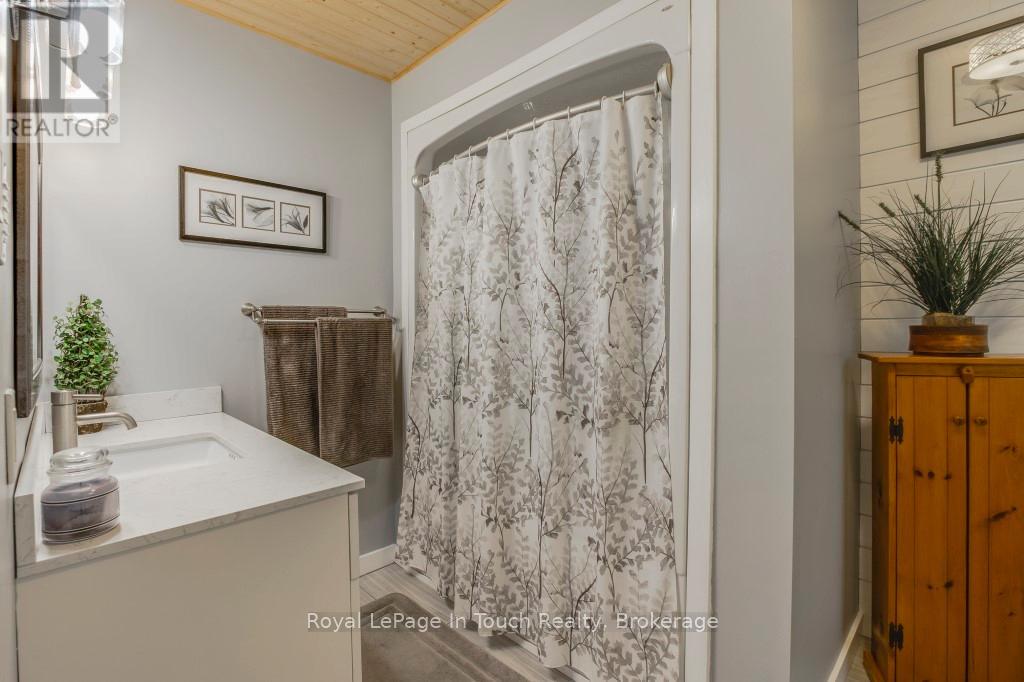 36 Meadows Avenue, Tay, Ontario  L0K 2C0 - Photo 27 - S12241321