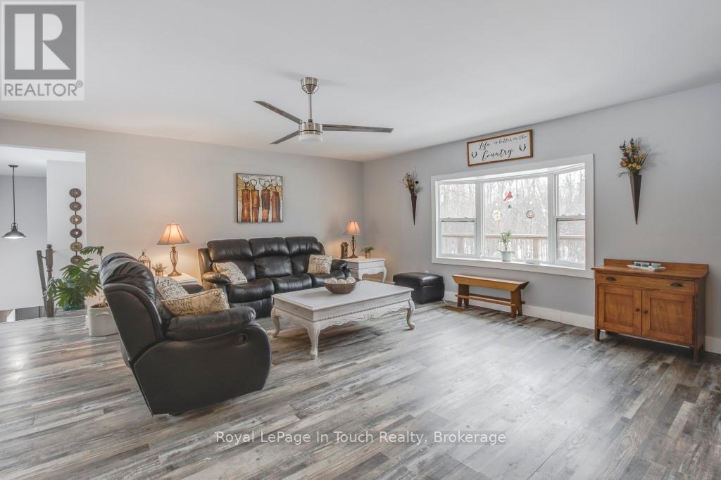 36 Meadows Avenue, Tay, Ontario  L0K 2C0 - Photo 9 - S12241321