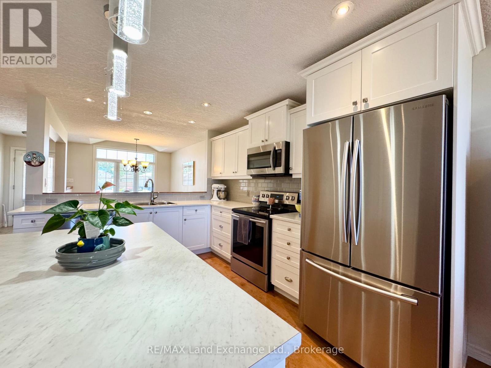 246 Stickel Street, Saugeen Shores, Ontario  N0H 2C1 - Photo 5 - X12241288