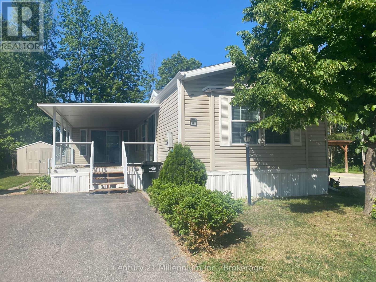 96 Georgian Glen Drive, Wasaga Beach, Ontario  L9Z 1K7 - Photo 1 - S12237586